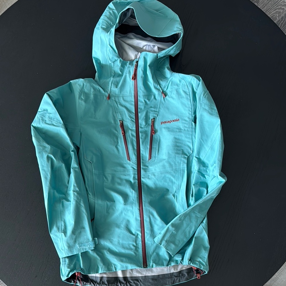 Patagonia Women's Triolet Aqua colour Jacket XS